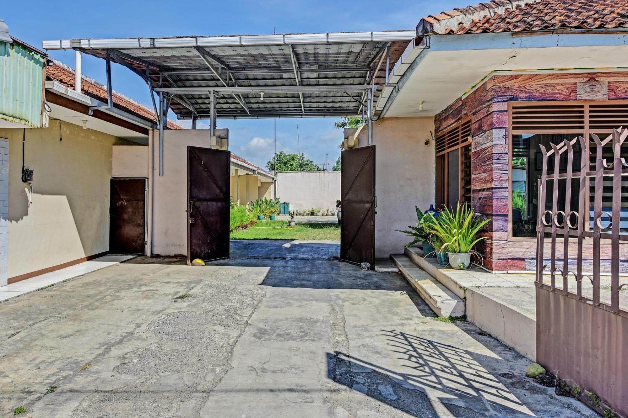 Oyo 90443 Hotel New Kartika In Cilopadang Екстериор снимка