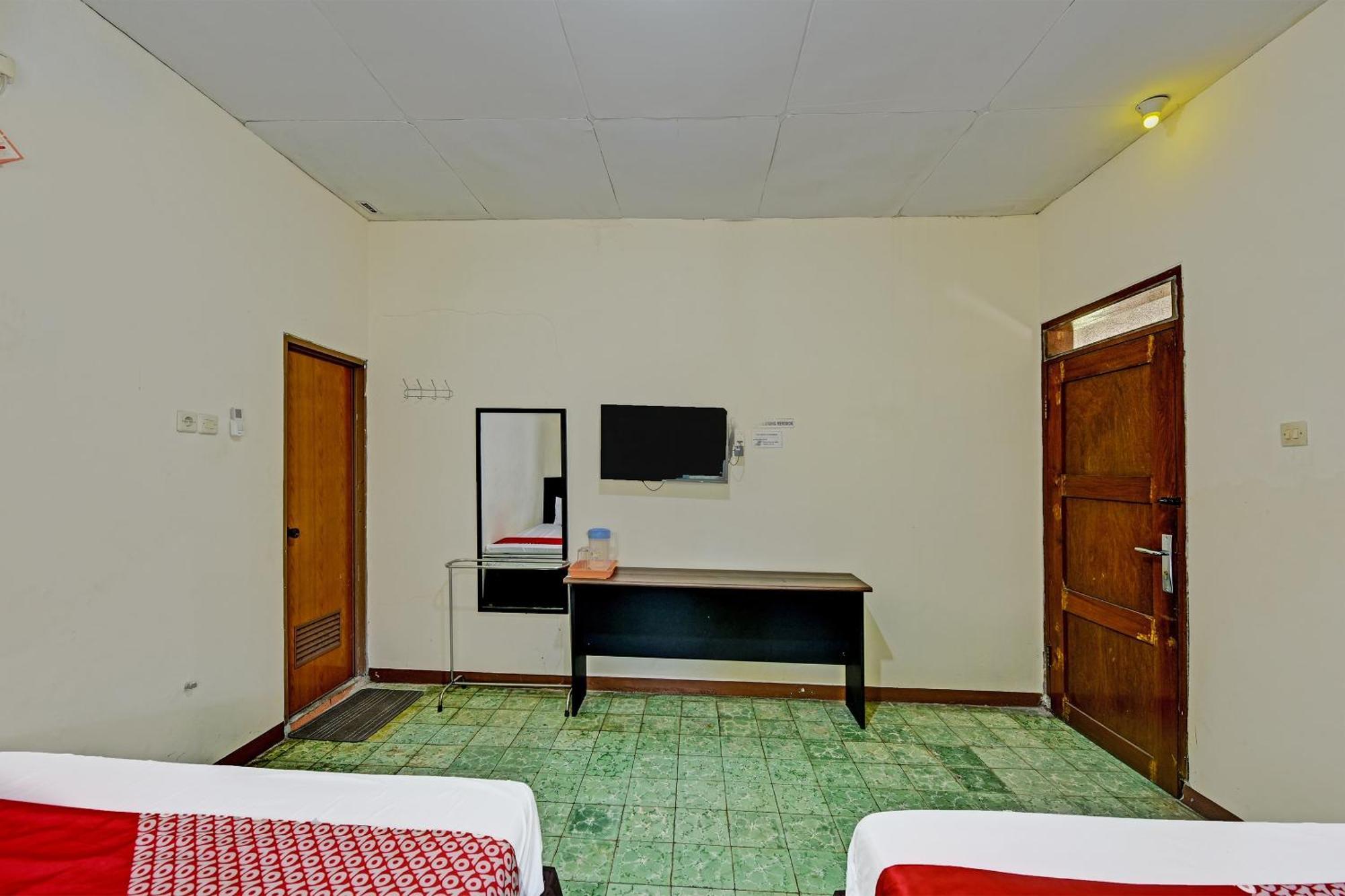 Oyo 90443 Hotel New Kartika In Cilopadang Екстериор снимка