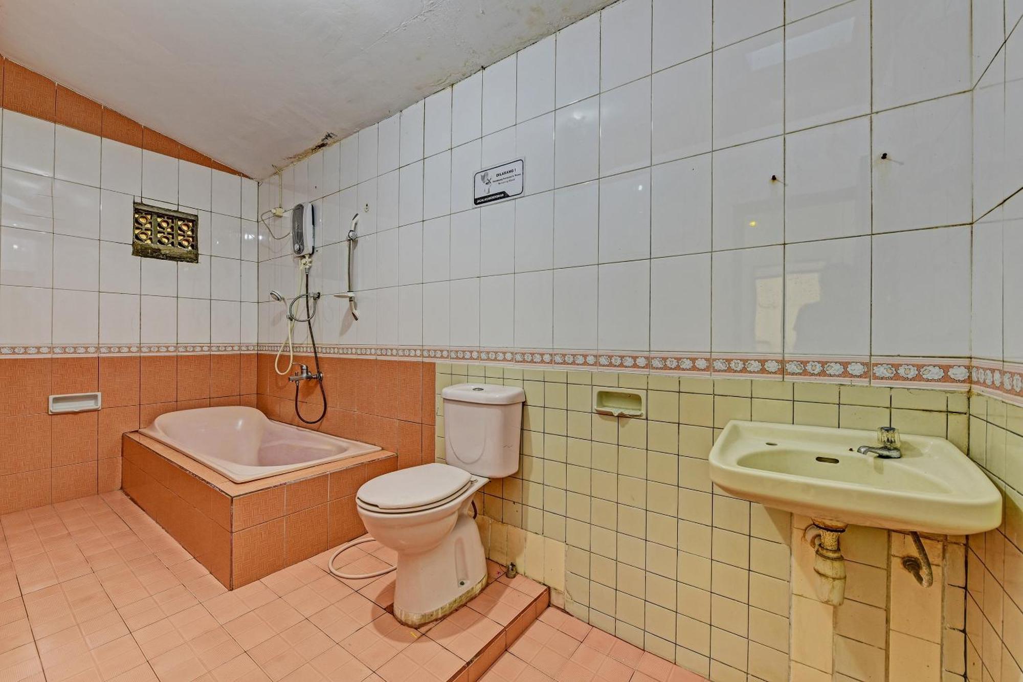 Oyo 90443 Hotel New Kartika In Cilopadang Екстериор снимка